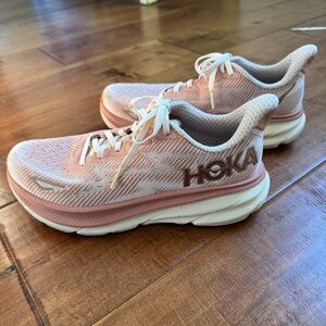 Like new HOKA Clifton 9, 8.5B